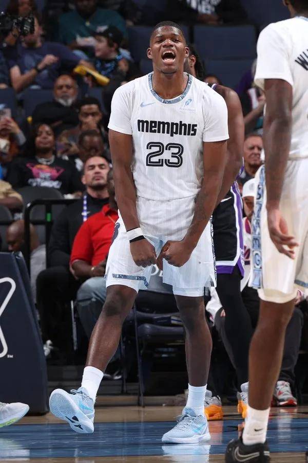 关于冲刺阶段体能课后，孟菲斯灰熊刷新队史纪录备战NBA总决赛，更衣室稳定，赛程密集仍需轮换的信息