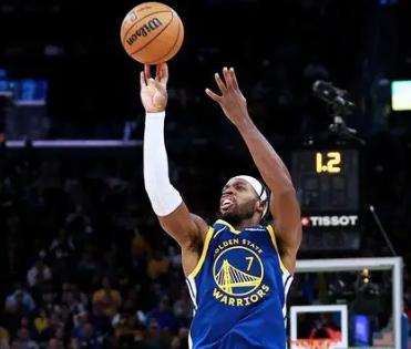 包含转折点！新奥尔良鹈鹕手感冰凉；NBA季后赛今夜攻防权衡；气氛紧张；细节决定成败的词条